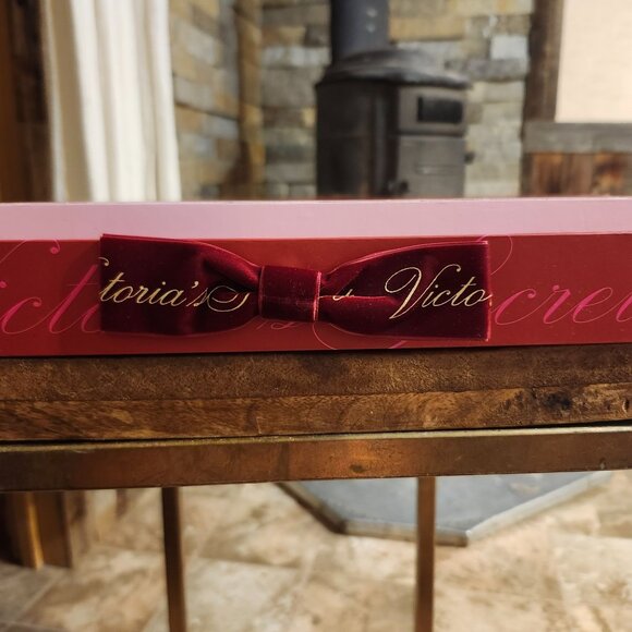 Victoria’s Secret “Ultimate Mist Discovery” 12-Piece Mini Body Mist Gift Set - Picture 4 of 8